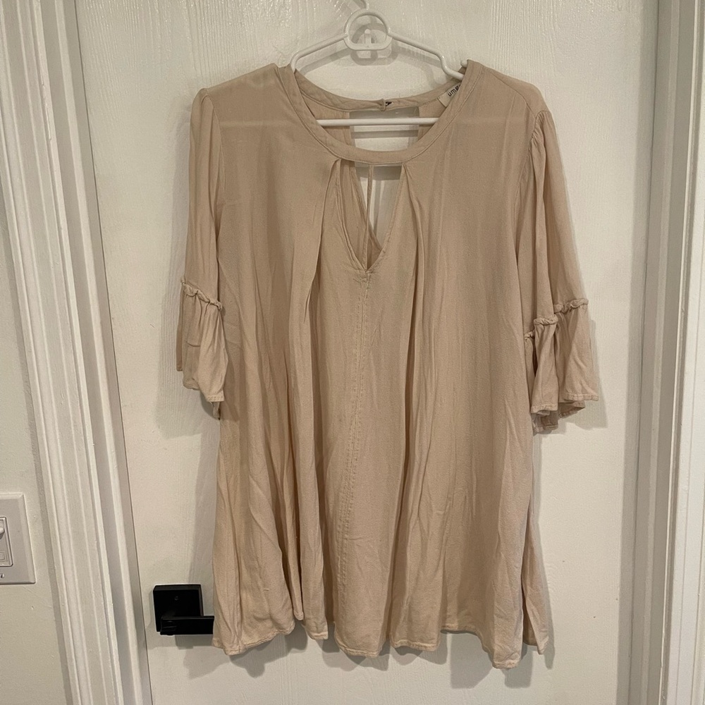 Umgee Cream Keyhole Blouse